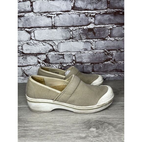 Dansko Volley Vegan Tan Beige Khaki Canvas Non Slip Clogs Women Sz 39EU/8.5M US - Picture 5 of 16